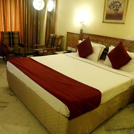 Leo Fort Hotel Jalandhar Exterior foto