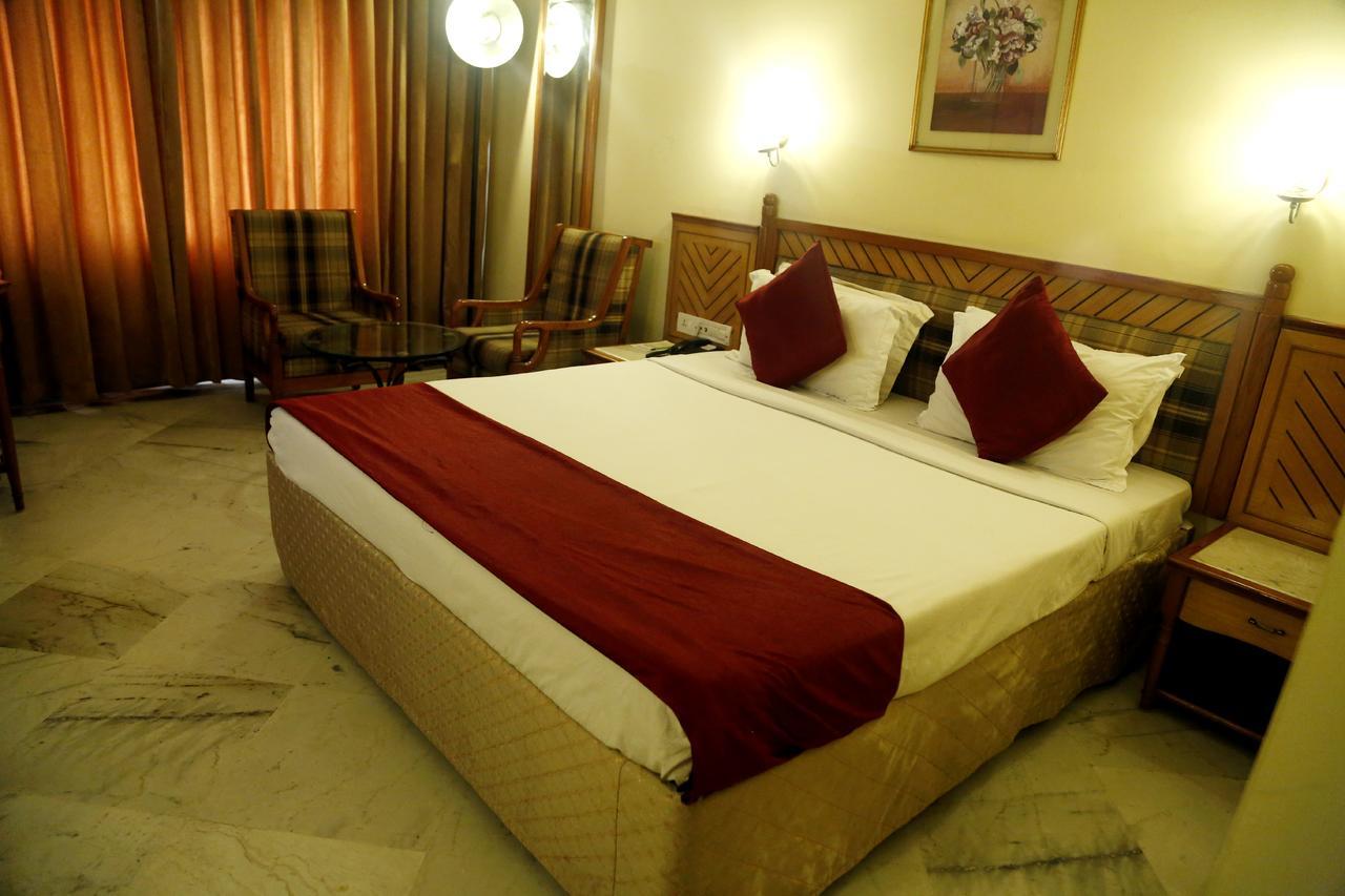 Leo Fort Hotel Jalandhar Exterior foto