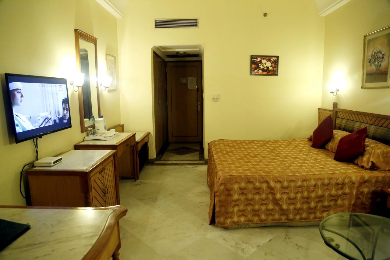 Leo Fort Hotel Jalandhar Exterior foto